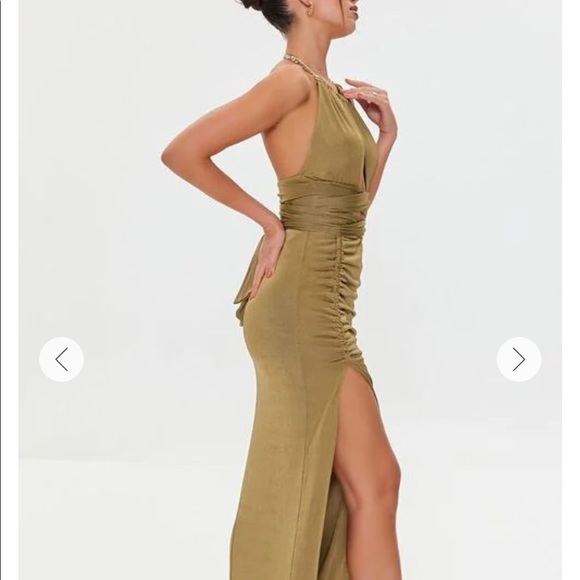 Halter maxi dress with chain details and slit - Picture 4 of 9